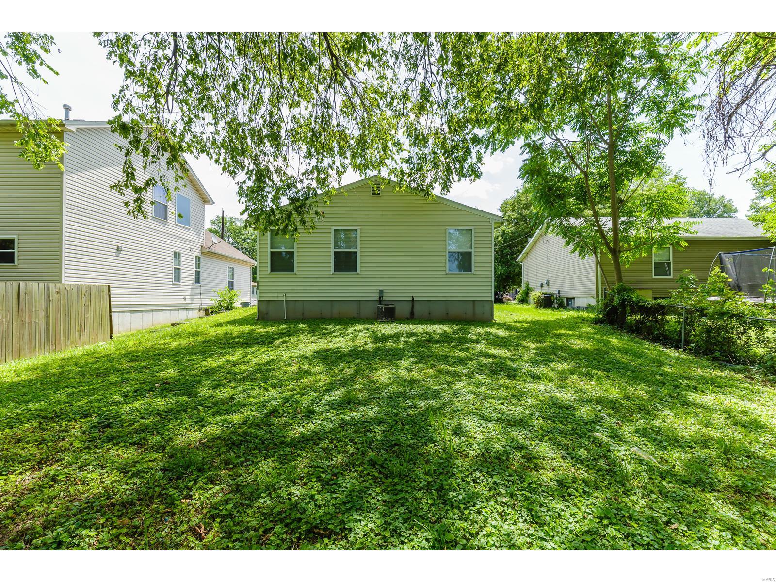 Sold 821 N Elm Avenue, ster Groves, MO 63119 3 Beds / 1 Full Bath