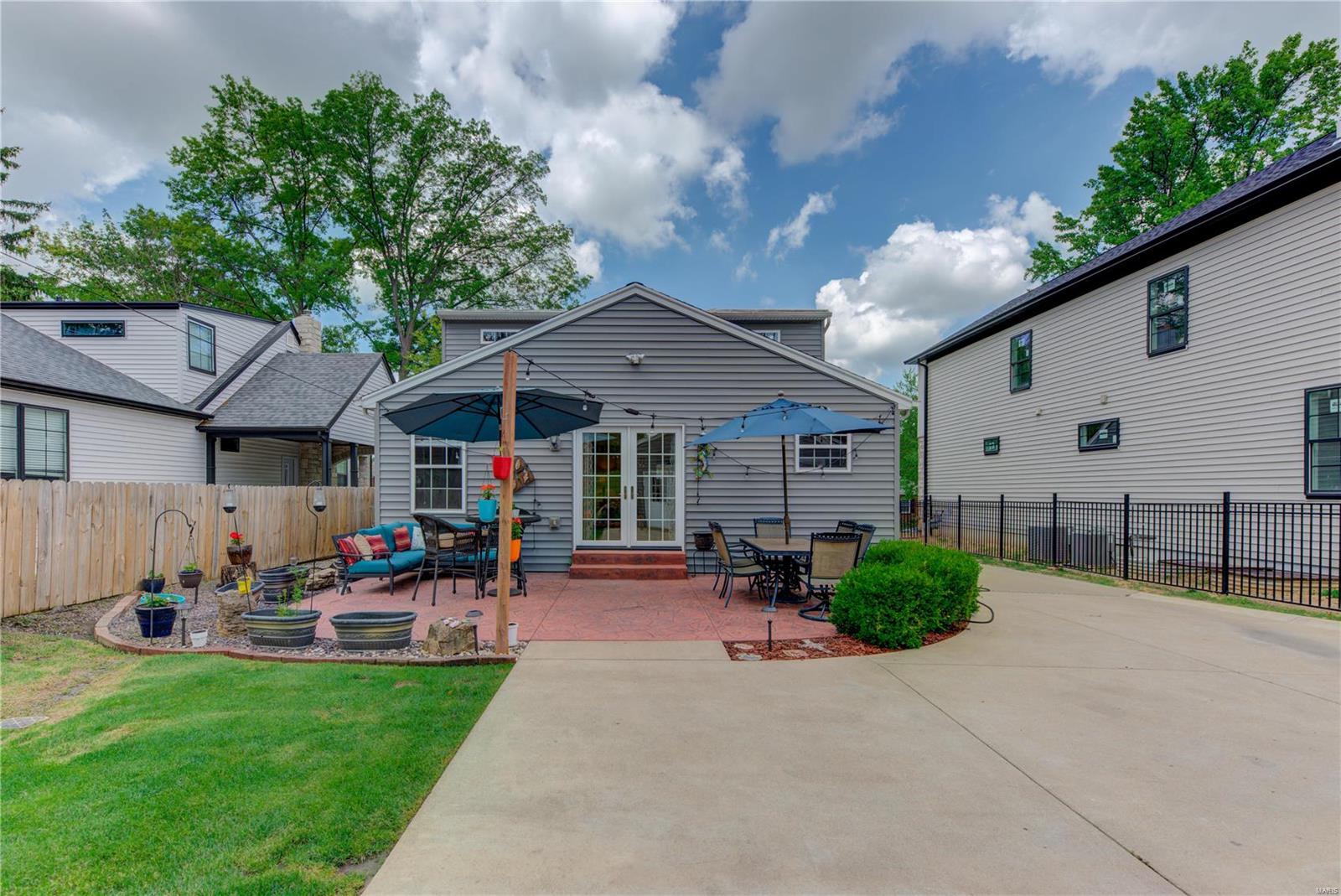 Sold 1214 N Geyer Road, Kirkwood, MO 63122 4 Beds / 2 Full Baths / 1