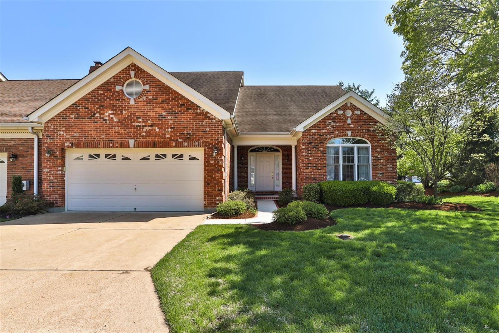 Sold 12358 Courtyard Lake Drive, Sunset Hills, MO 63127 2 Beds / 2
